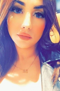 Sara, 23 let, Istanbul / Turčija Spremljevalci - 2