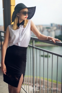 Hattie, 22 m., Bukareštas / Rumunija Palydos – 1