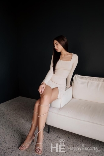 Nika, 23 éves, Belgrád/Szerbia kísérők – 7