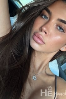 Albina, 24 anos
