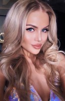Yna, 25 anni, Escort Milano / Italia