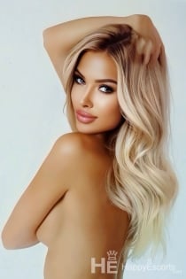 Laura, 25-aastane