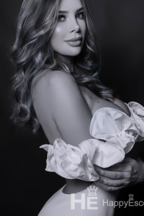 Julia, 28 ετών, Ίμπιζα / Ισπανία Συνοδοί - 3