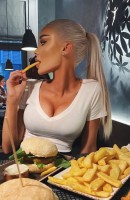Tess, Age 24, Escort in Zürich / Schweiz