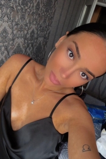 Mia, Usia 25, Beograd / Serbia Pengawal - 2