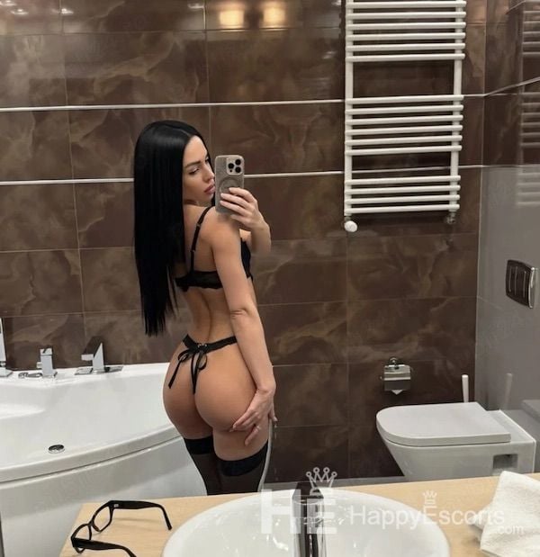 Christina Outcall Bukarest, 26 éves - 1 éves