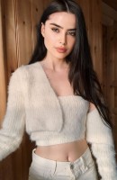 Mila, 23 éves, Tirana / Albánia kísérők