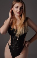 Tina Vip, Usia 25, Pendamping Athena/Yunani