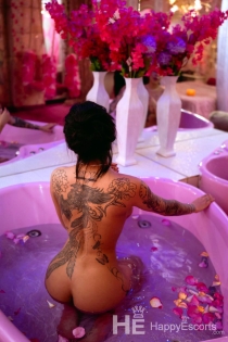 Agatha, 26 anni, Atene / Grecia Escort - 7