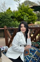 Elif, Usia 24, Istanbul / Turki Pengawal