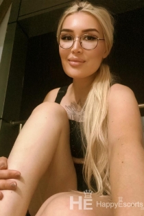 Kra, Age 23, Escort in Istanbul / Turkey - 4