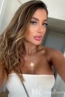 Bruna, Age 28 - 2