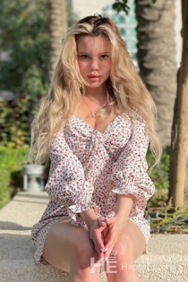 Arina, 25 let, Cagliari / Itálie Eskorty - 6