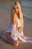 Christina, Age 19, Escort in Dubai / UAE