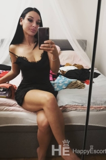 Rebeca, 25 m., Bukareštas / Rumunija Palydos – 2