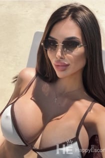 Sarrah, Alter 29, Escort in Bukarest / Rumänien