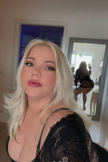 Laura Blond, Age 29 - 7