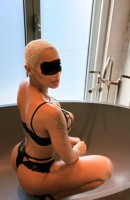 Brunah, Miaka 31, Lisbon / Ureno Wasindikizaji