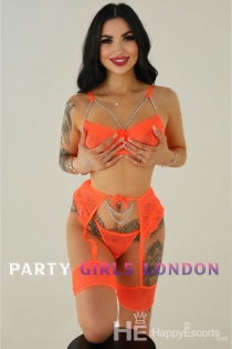 Cristalins, Umur 22, Pengiring London / United Kingdom - 2