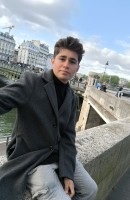Diego, Usia 22, Pengawal Paris / Prancis