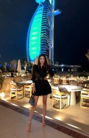 Mia, Usia 26, Pengawal Dubai / UEA
