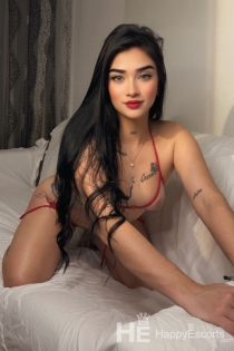 Aphrodite, Miaka 22, San Giljan / Malta Wasindikizaji - 2