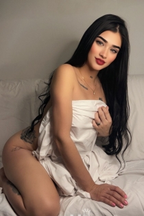 Aphrodite, Miaka 22, San Giljan / Malta Wasindikizaji - 1