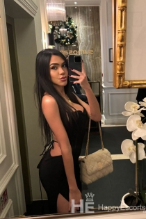 Luna, 24 let, Mnichov / Německo Doprovod - 2