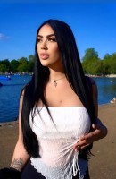 Juliana, Usia 25, Pendamping Cannes / Prancis
