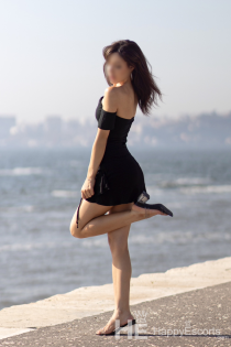 Claire De Lune, Miaka 26, Lisbon / Ureno Wasindikizaji