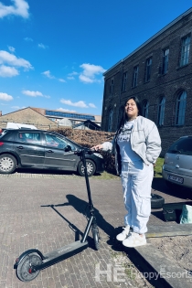 Perla, 28 let, Bruselj / Belgija Spremljevalci - 4