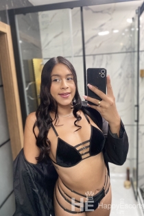 Andrea Santana, Miaka 23, Alacant / Uhispania Wasindikizaji - 1