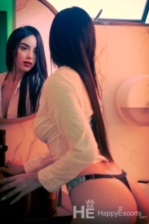 Cloe, Age 22, Escort in San Giljan / Malta - 2