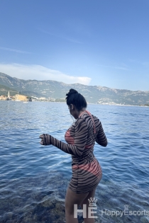 Gunes, 32 éves, Tirana/Albánia kísérők – 1