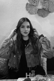 Ela, 28 éves, Tirana/Albánia kísérők – 1