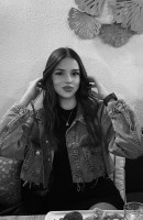 Ela, 28 éves, Tirana / Albánia kísérők