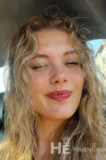 Sarchenia, 25 éves, Tirana/Albánia kísérők – 2