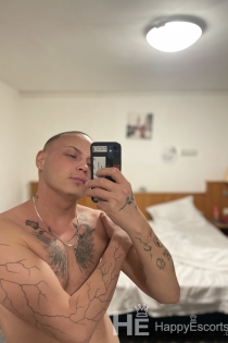 Flavius ​​Rebeca, Miaka 25, Munich / Ujerumani Wasindikizaji - 2