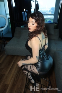 Violet, 25세 - 17