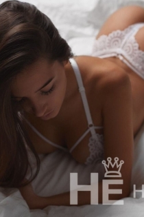 Victoria, Age 25 - 3