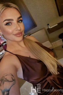 Asi, Miaka 23, Budapest / Hungaria Wasindikizaji - 2