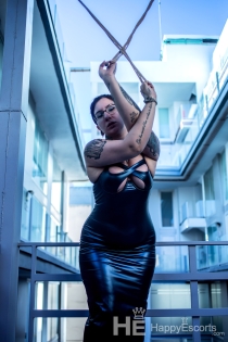 Rena Von Caustic, 28 år - 11