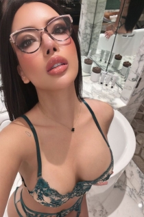 Jenny, Age 22, Escort in Paris / France - 1
