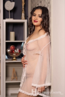 Dina, Age 22, Escort in Paris / France - 2