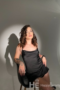 Kira, 24 let, Praha / Česká republika Doprovod - 3