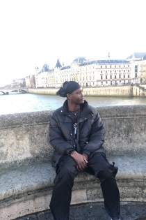 Yeilen Bok, Miaka 25, Paris / Ufaransa Wasindikizaji - 1