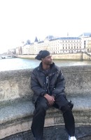 Yeilen Bok, Umri wa miaka 25, Paris / Ufaransa Wasindikizaji