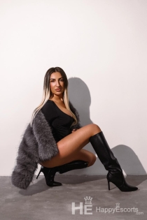 Anita, Usia 22, London / Inggris Pengawal - 10