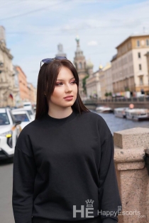 Bella, Usia 22, London / Pengawal Inggris - 7