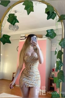 Nora, 23 yaşında